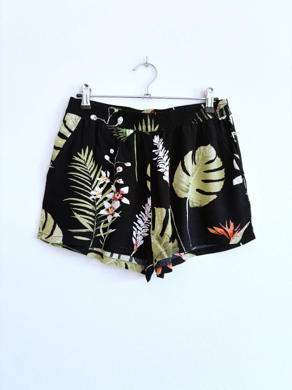 🌺 ONLY tropische bloemen‑short – maat 38 – comfy & stylish
